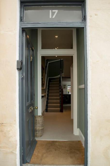 Lovely 3 Bed House In The Heart Of เชลเทนแฮม ภายนอก รูปภาพ